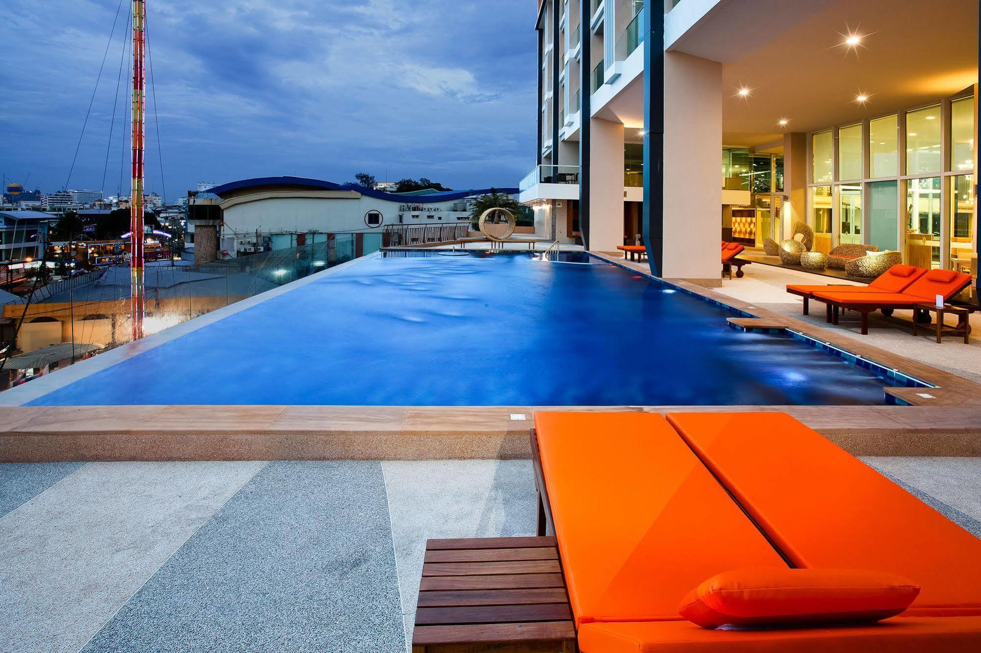 Balihai Bay Pattaya Exterior photo